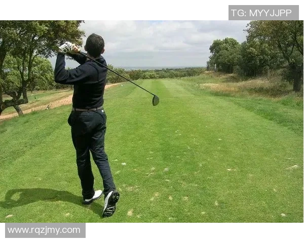 提升球技的秘密武器足球用品选购指南与使用技巧分享